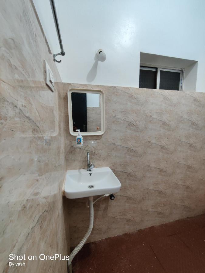 Surya Cafe And Stay Sea View Гокарна Екстериор снимка