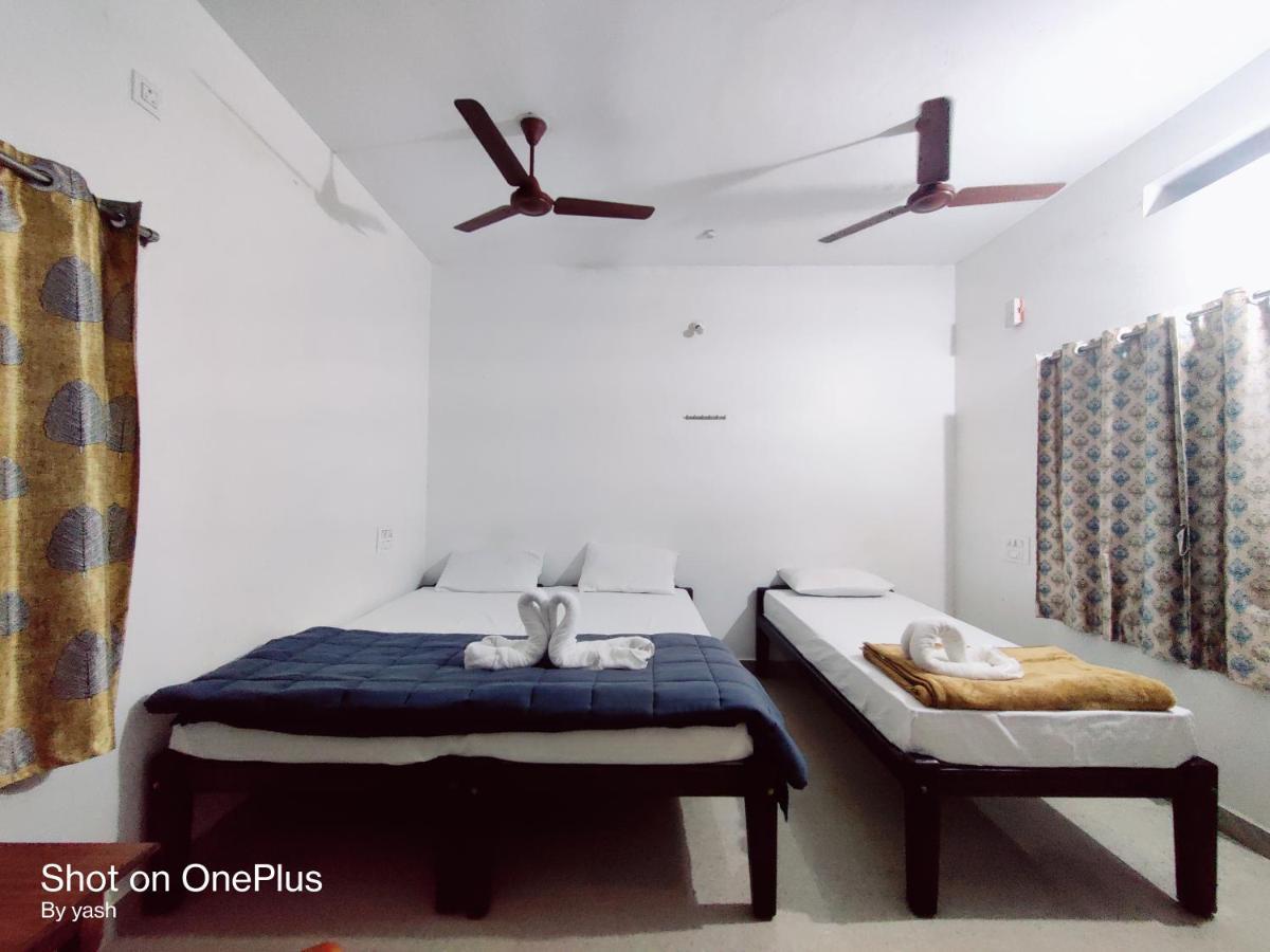 Surya Cafe And Stay Sea View Гокарна Екстериор снимка