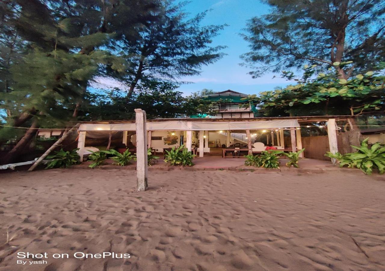Surya Cafe And Stay Sea View Гокарна Екстериор снимка